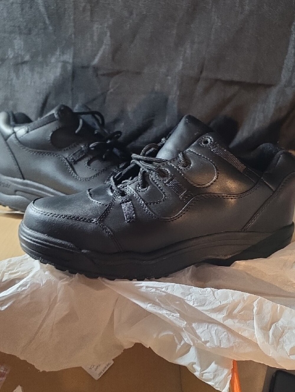 Work Shoes - Picture 4 of 5